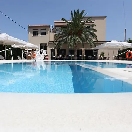 Holidays מלון Skala Prinou