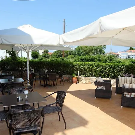 Holidays מלון Skala Prinou